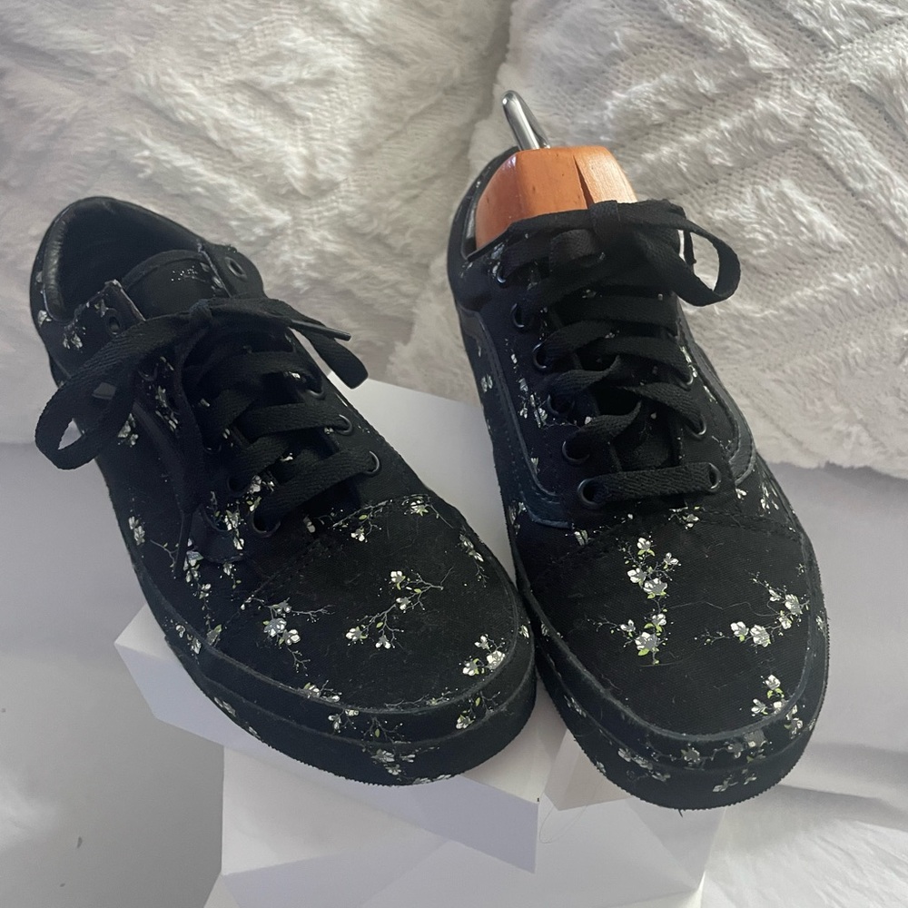 Vans Black and White Floral Sneakers sz 7.5